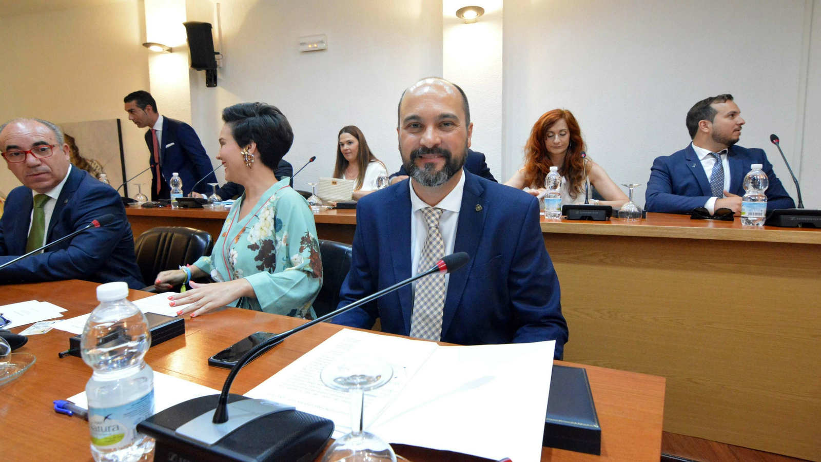 El Pleno de investidura de los Barrios en imágenes