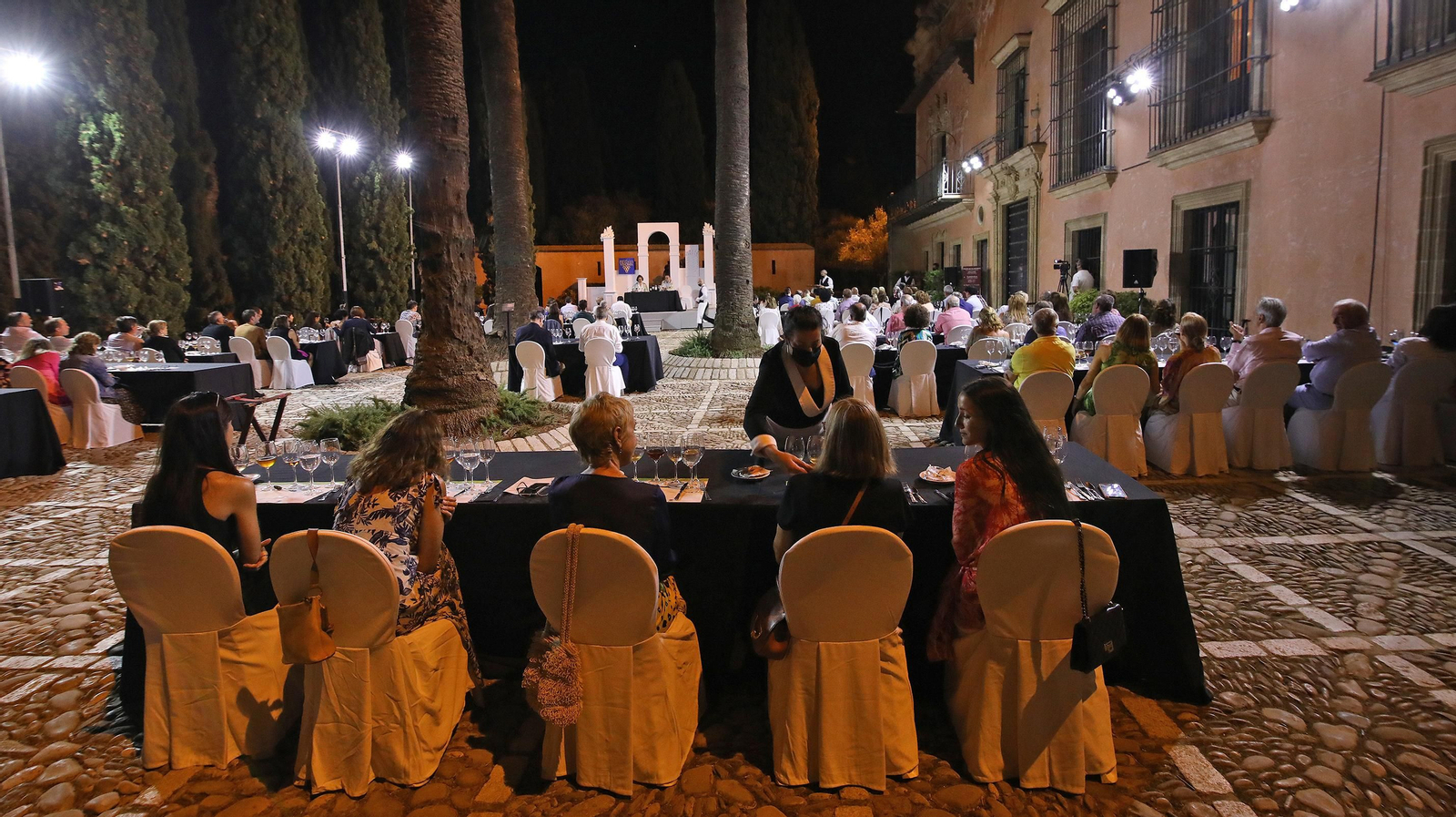 Se inaugura 'De Copa en Copa' en los Claustros y comienzan en el Alcázar las 'Catas Magistrales' con los vinos de Lustau