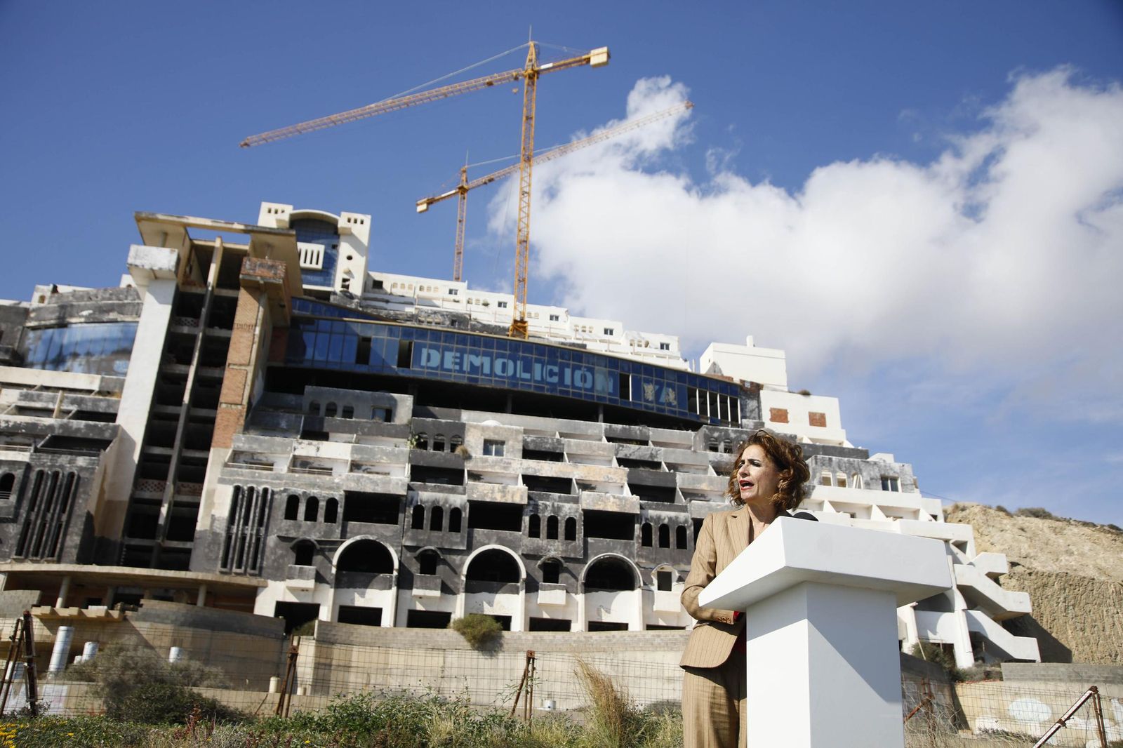 Imágenes de María Jesús Montero en el Hotel el Algarrobico