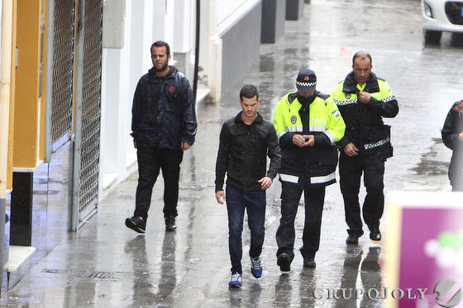 Siete aficionados del XDFC, heridos tras sufrir una encerrona en Chiclana

Foto: Sonia Ramos