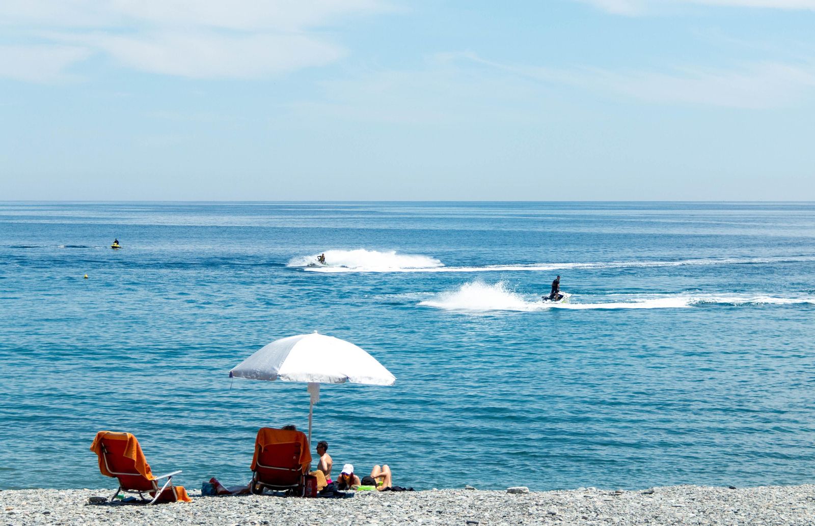 La guerra de las motos acuáticas: vecinos de Almuñécar piden soluciones para limitar su uso