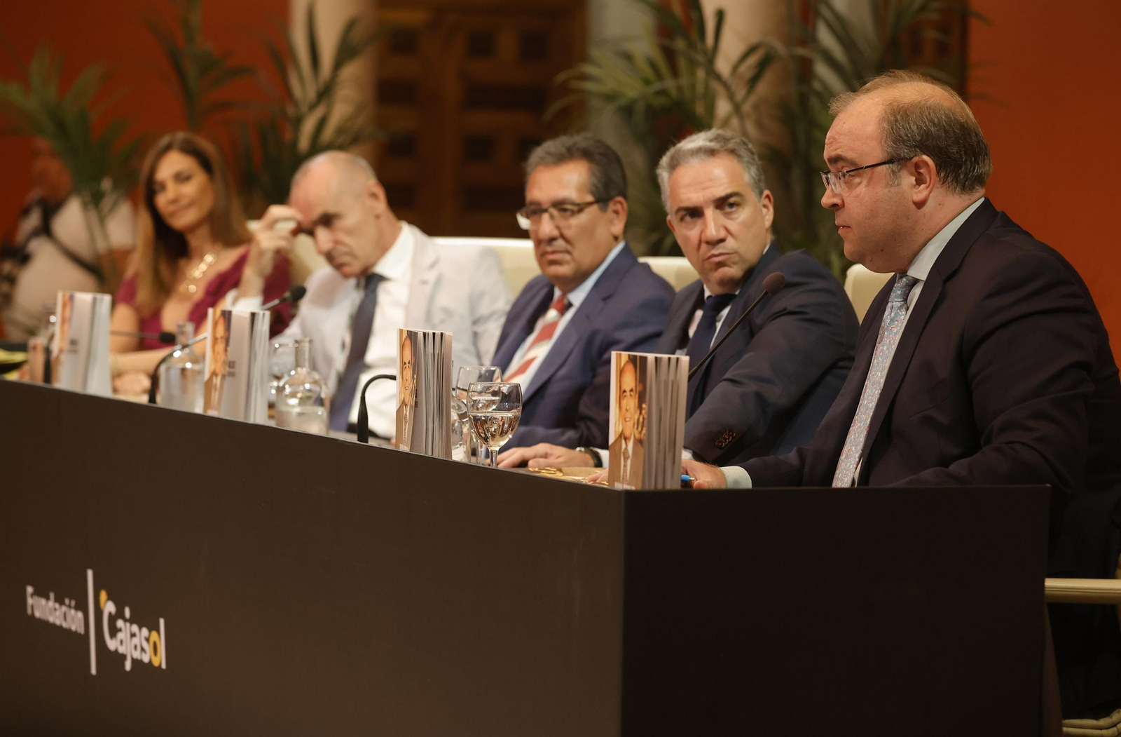 Presentación del libro  'Juan Robles, la sonrisa del tabernero' de Carlos Navarro, todas las imágenes