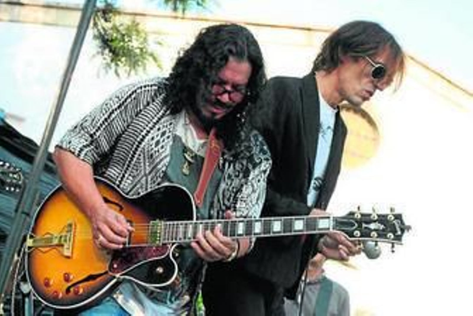 Raimundo Amador agarró la guitarra en el homenaje a Ricardo Pachón.