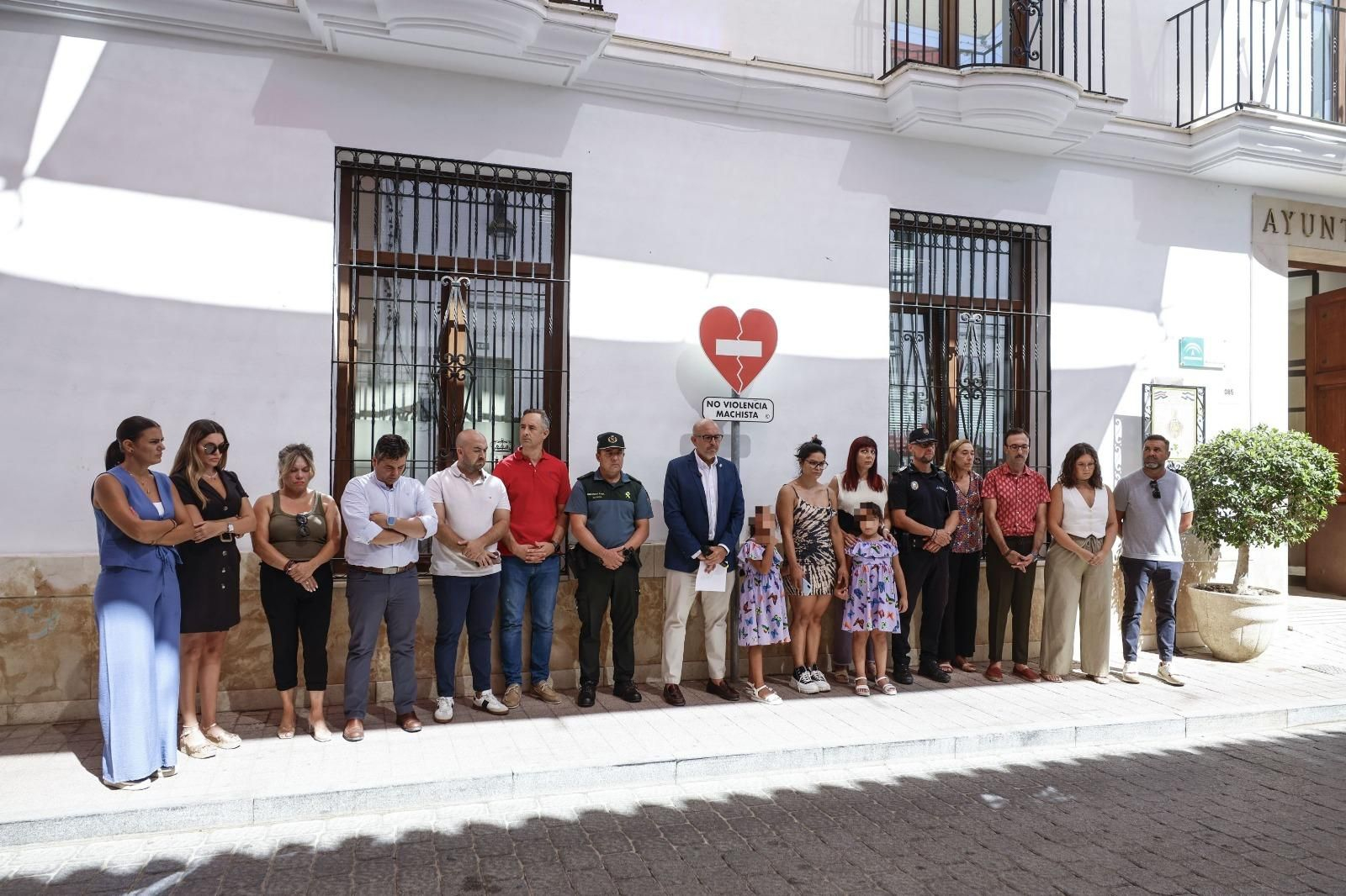 Minuto de silencio en Cártama, en memoria de la vecina víctima de la violencia machista.