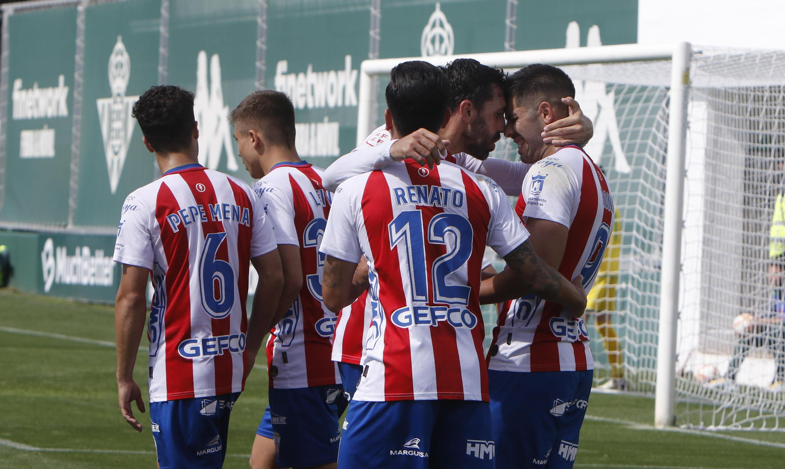 Renato Santos celebra un gol con el Algeciras