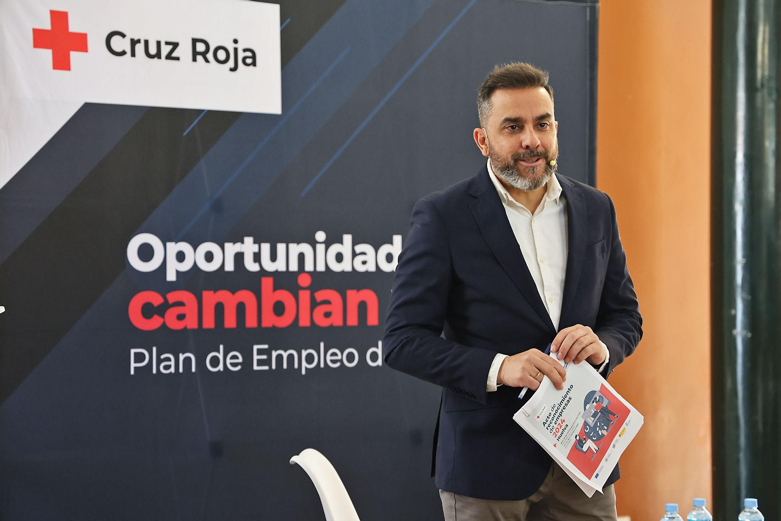 Imágenes del reconocimiento de Cruz Roja Huelva a empresas de Huelva por su compromiso con los colectivos vulnerables