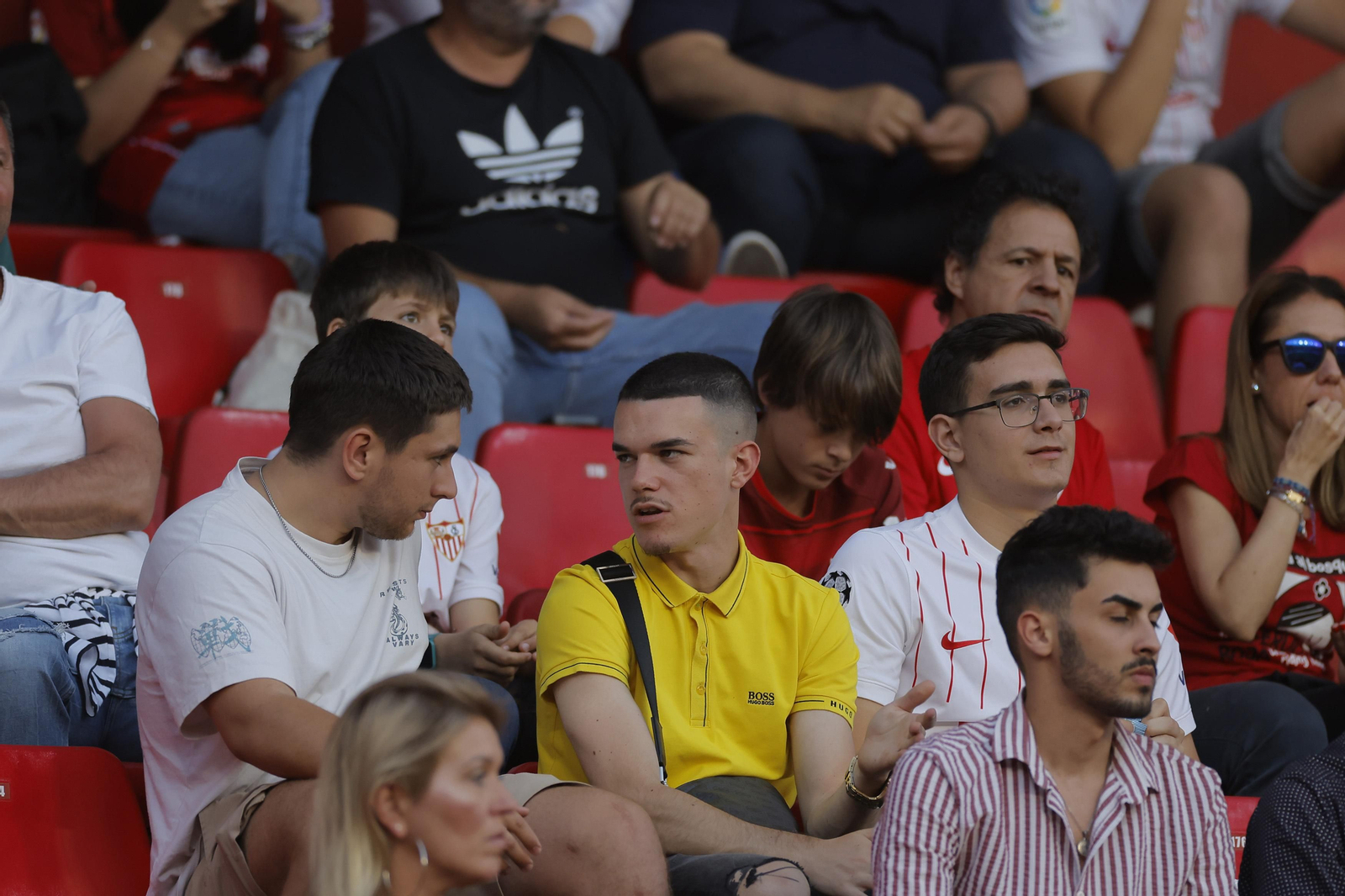 Búscate en las fotos del Sevilla -Villarreal
