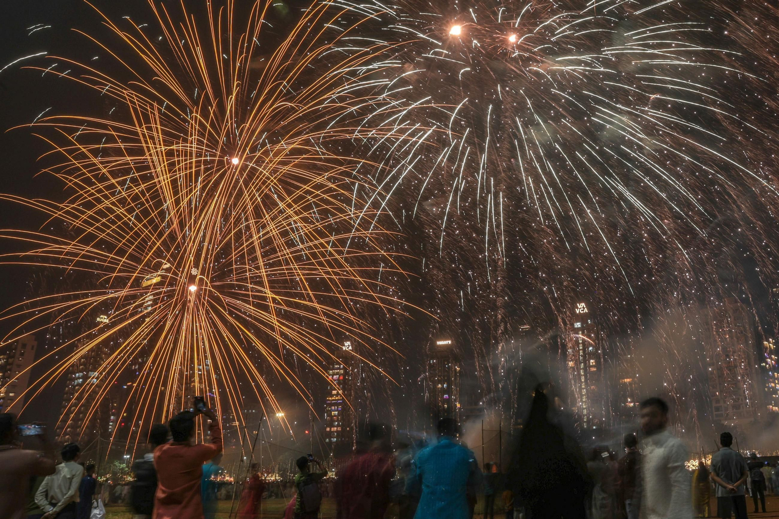 Las preciosas imágenes de la celebración del Diwali en India: un festival de luz y color