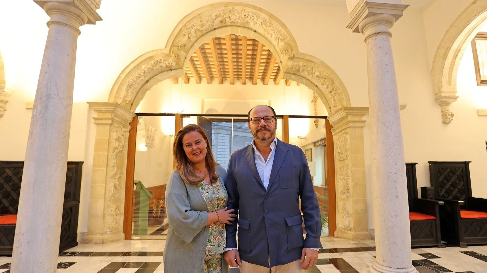 Elena Gómez, delegada diocesana, y Orlando Lucena, vicedelegado, en la sede del Obispado.
