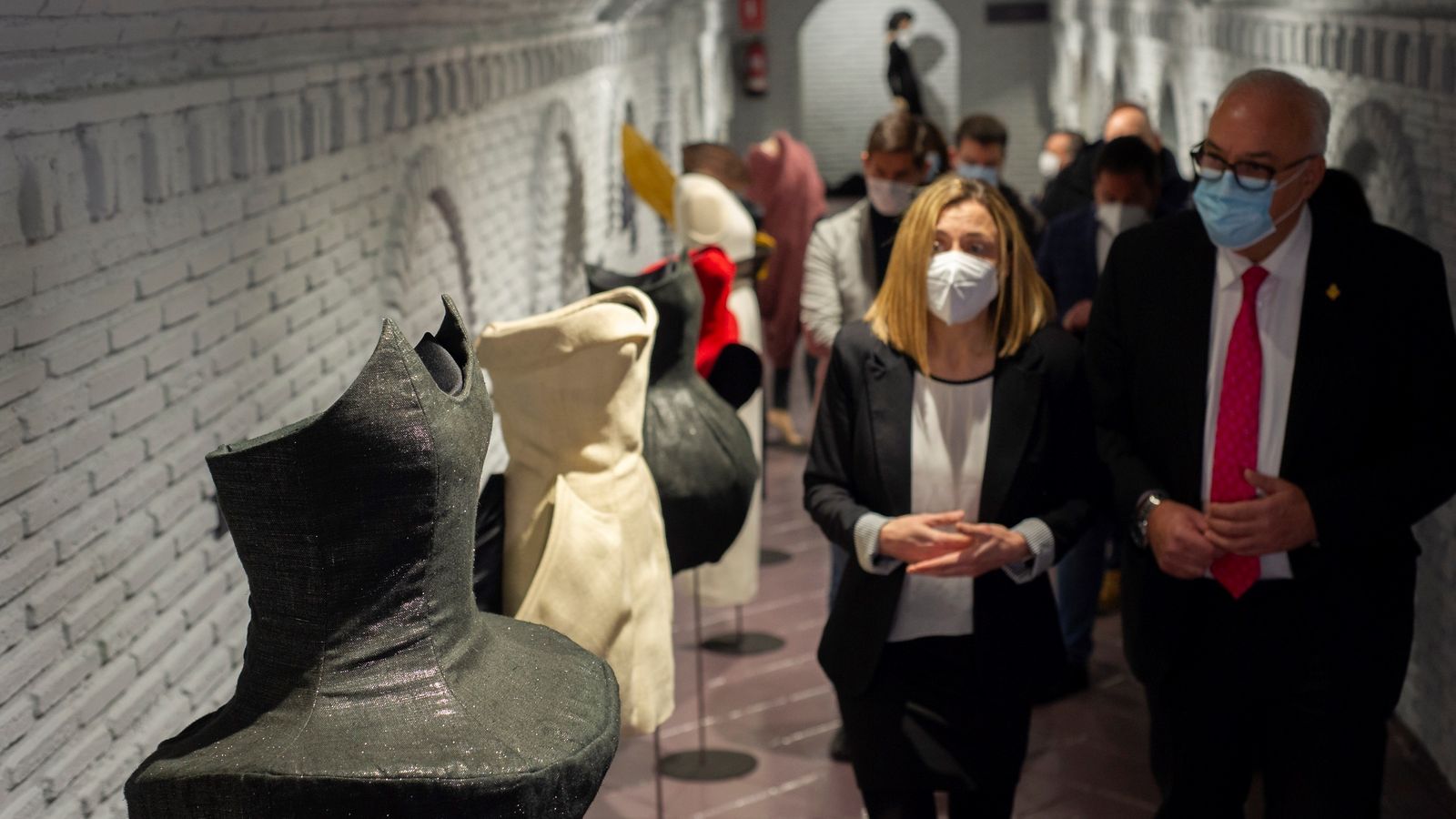 Momento de la reapertura del museo dedicado a Manuel Piña, con algunas de sus prendas.