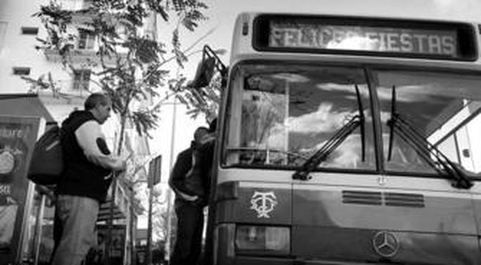 Uno de los autobuses urbanos de Cádiz.