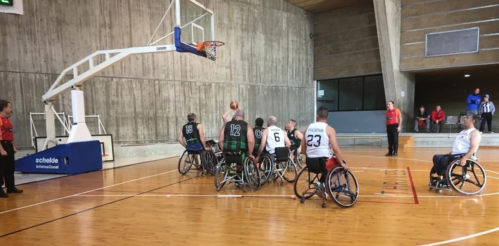 Una imagen del fatídico partido disputado el 13 de abril de 2019 entre ambos equipos.