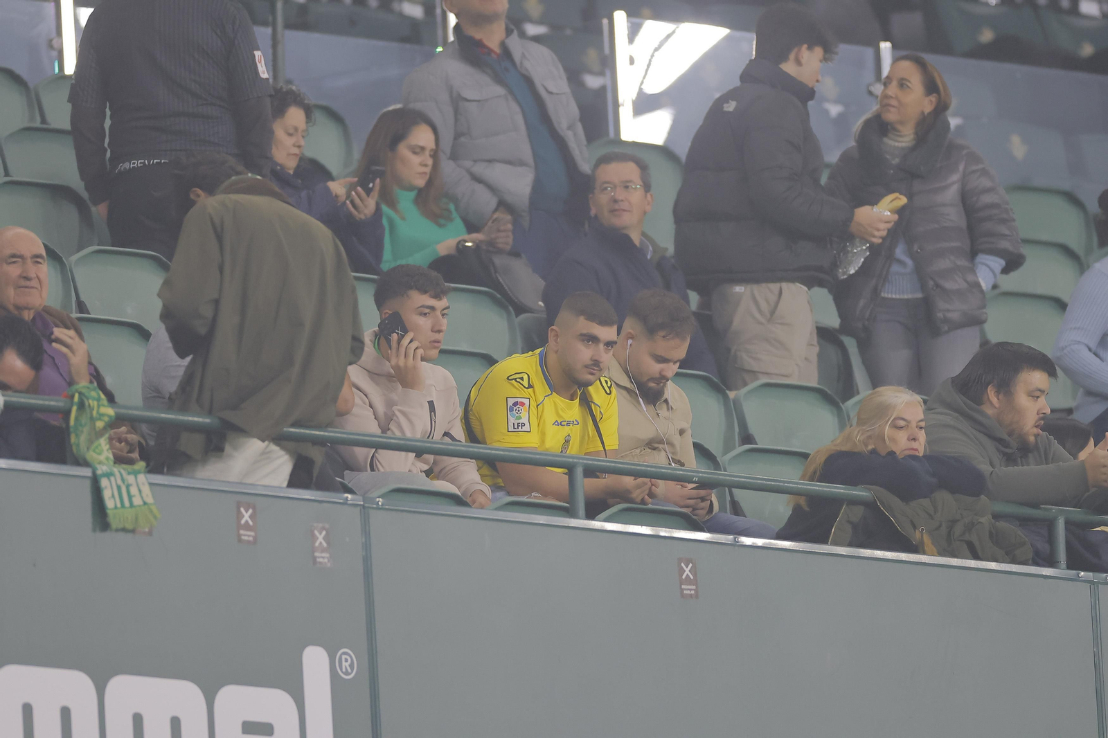 Búscate en las fotos del Betis-Las Palmas