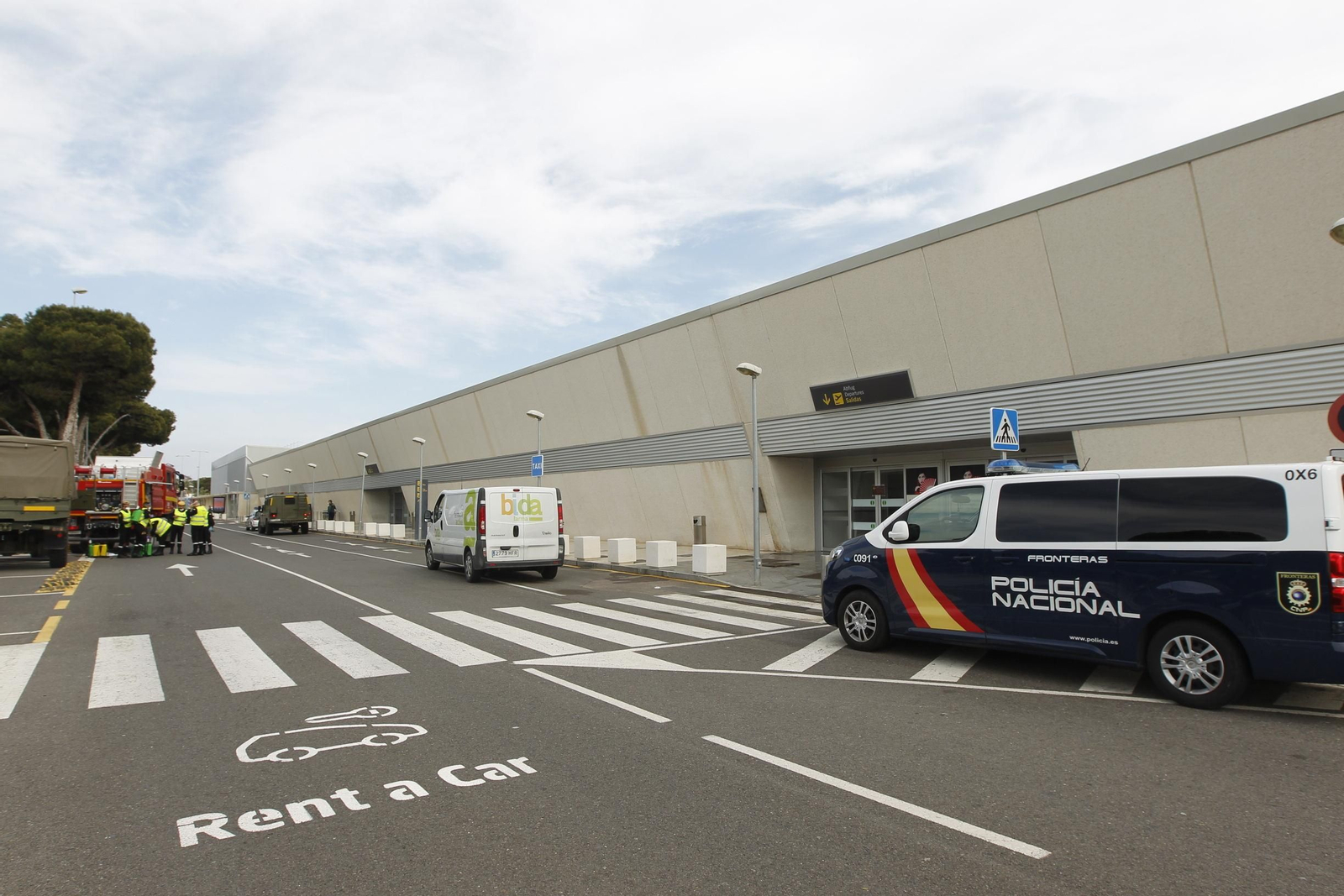 Fotogalería actuación INFOCA y UME por el coronavirus en Almería. Covid-19