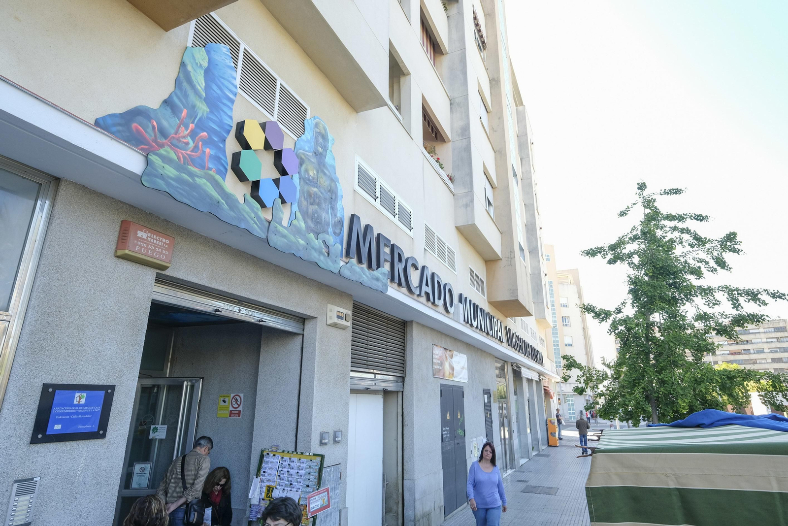 Inaugurada la nueva decoración del mercado Virgen del Rosario