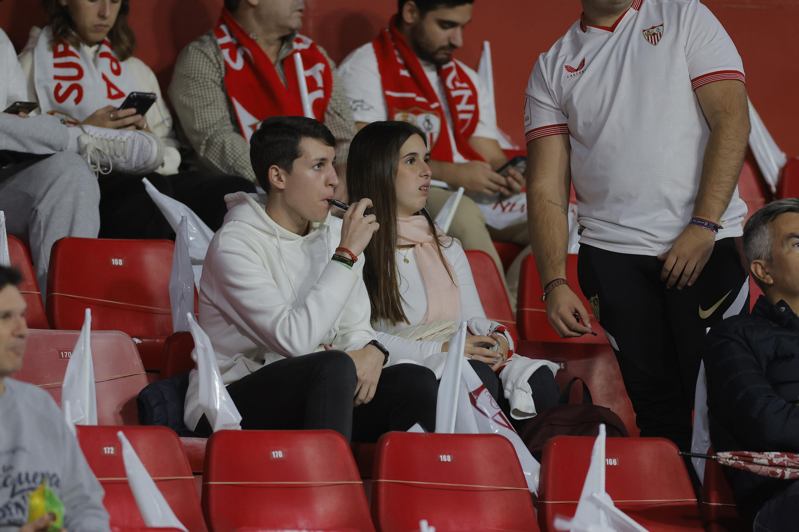 Búscate en las fotos del Sevilla-Arsenal