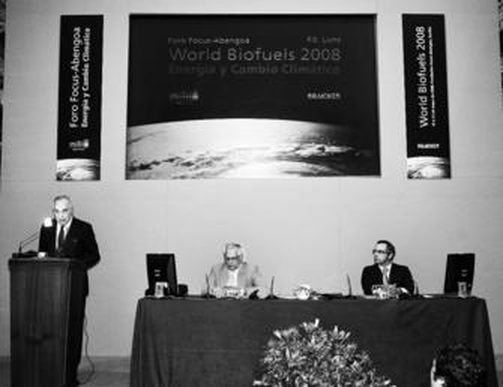 José Terceiro, vicepresidente de Abengoa, interviene en la jornadas de biofuel que se celebran en Sevilla.