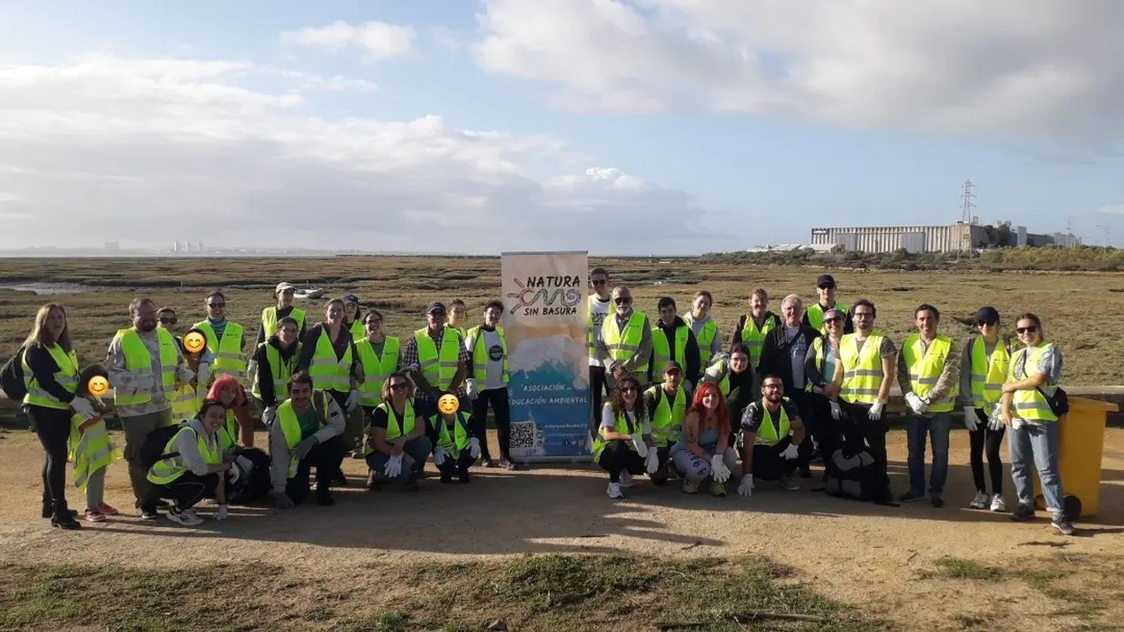 Participantes en el evento de 'Natura Sin Basura'