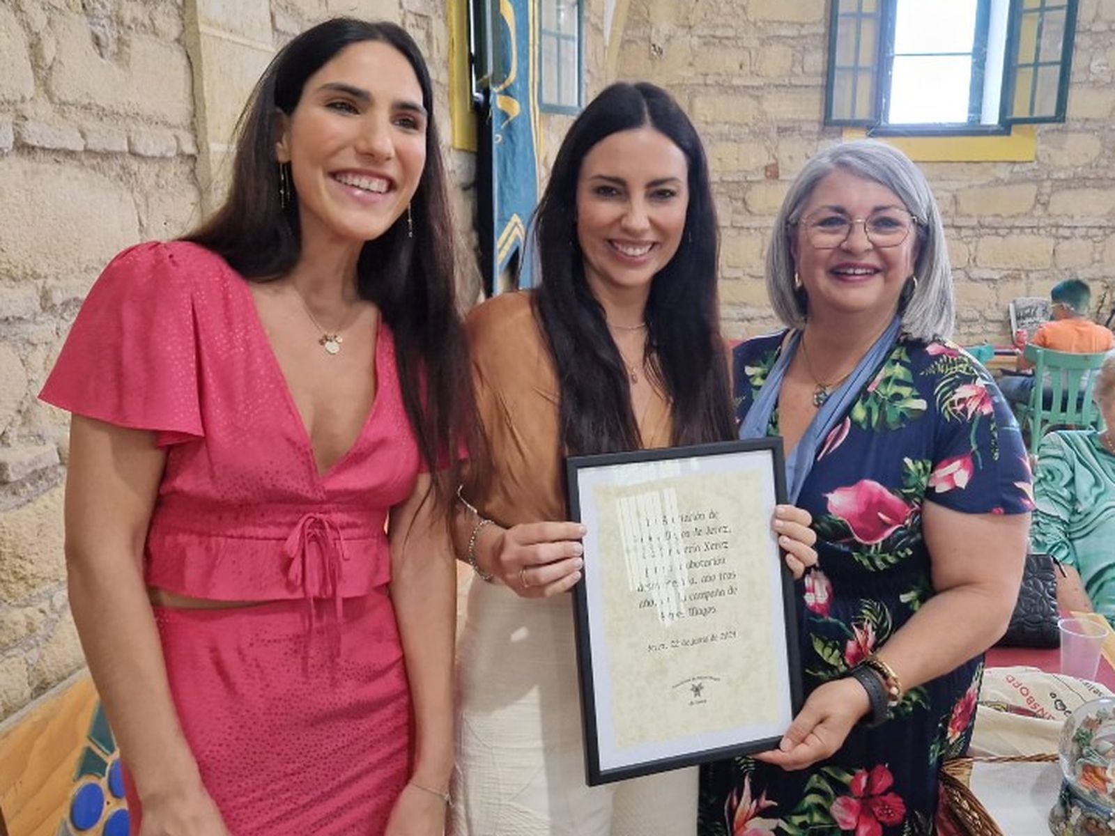 Miriam y Pilar Ruiz, de Ferretería Xerez, junto a Gema García Bermúdez