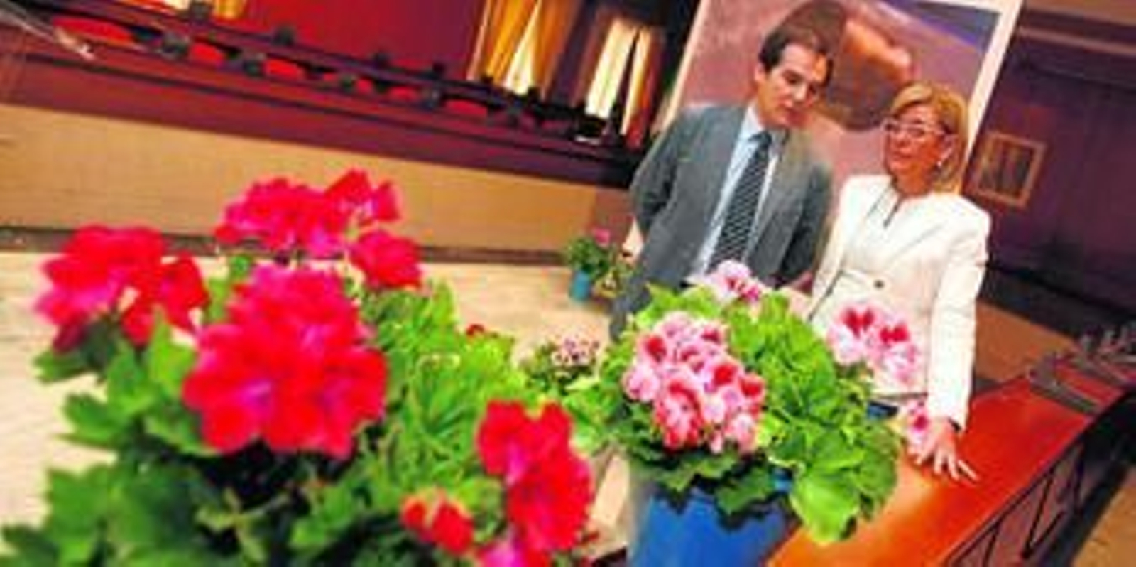 José Antonio Nieto y Amelia Caracuel, ayer, en la presentación del Concurso de Patios.