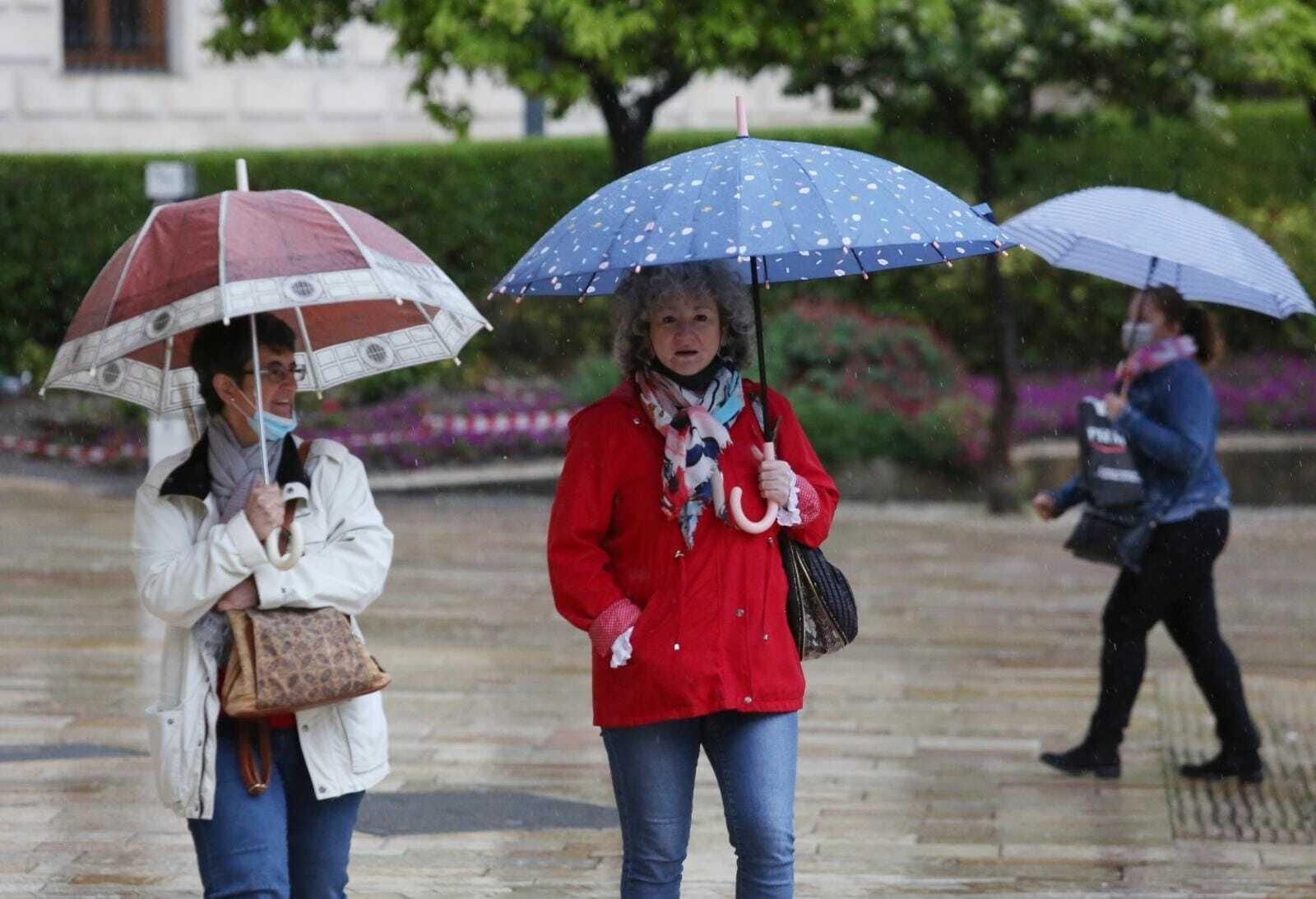 Lluvias en Málaga: La borrasca Celia saca por fin los paraguas en la provincia