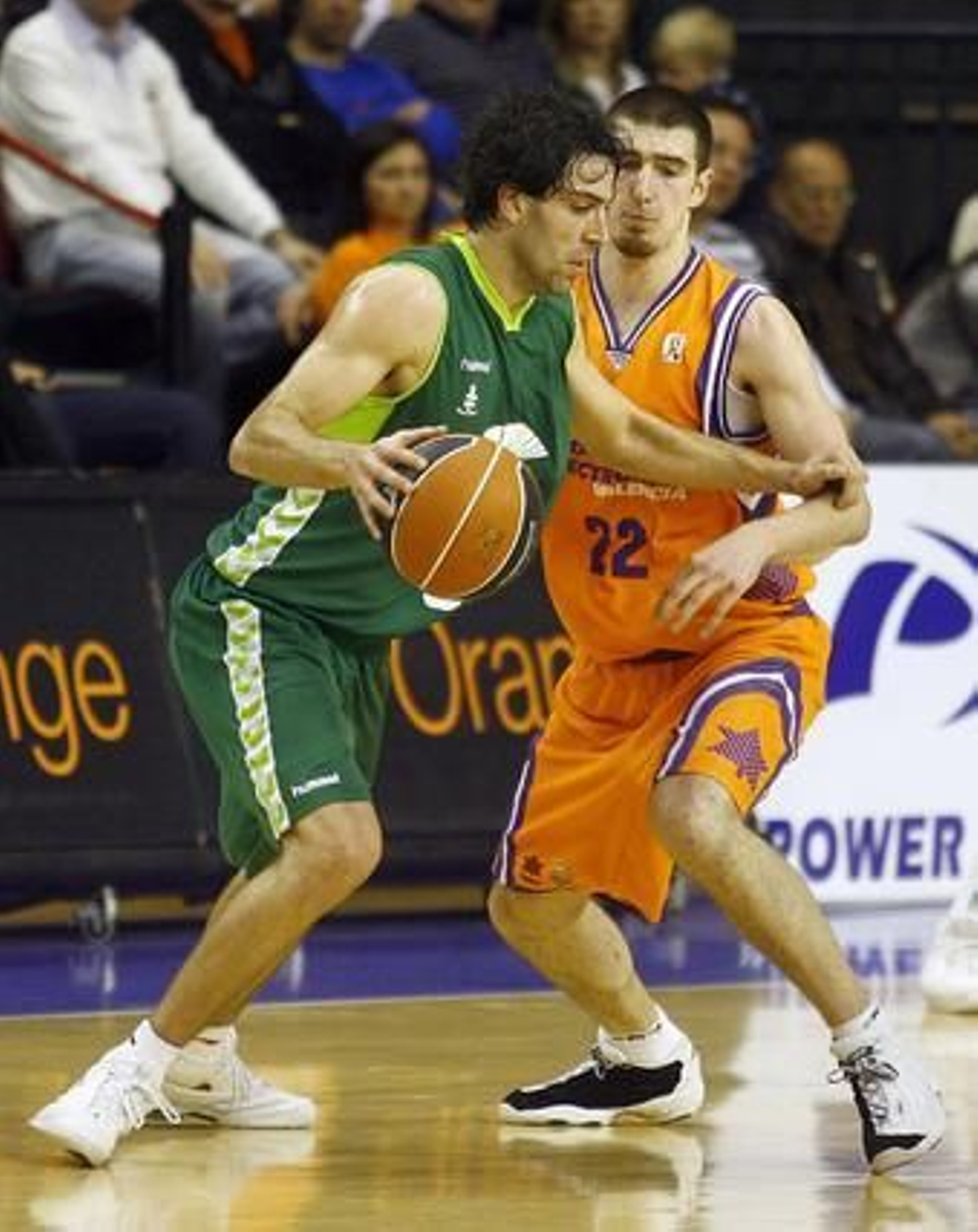 El Unicaja cae ante el Valencia lastrado por una mala primera parte. / LOF