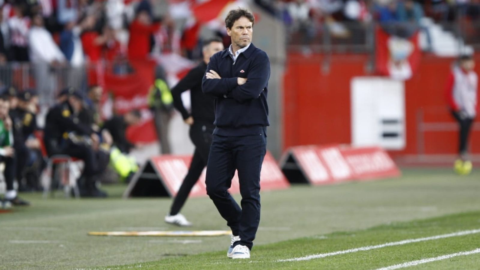 El técnico rojiblanco, concentrado durante la contienda ante el Córdoba.