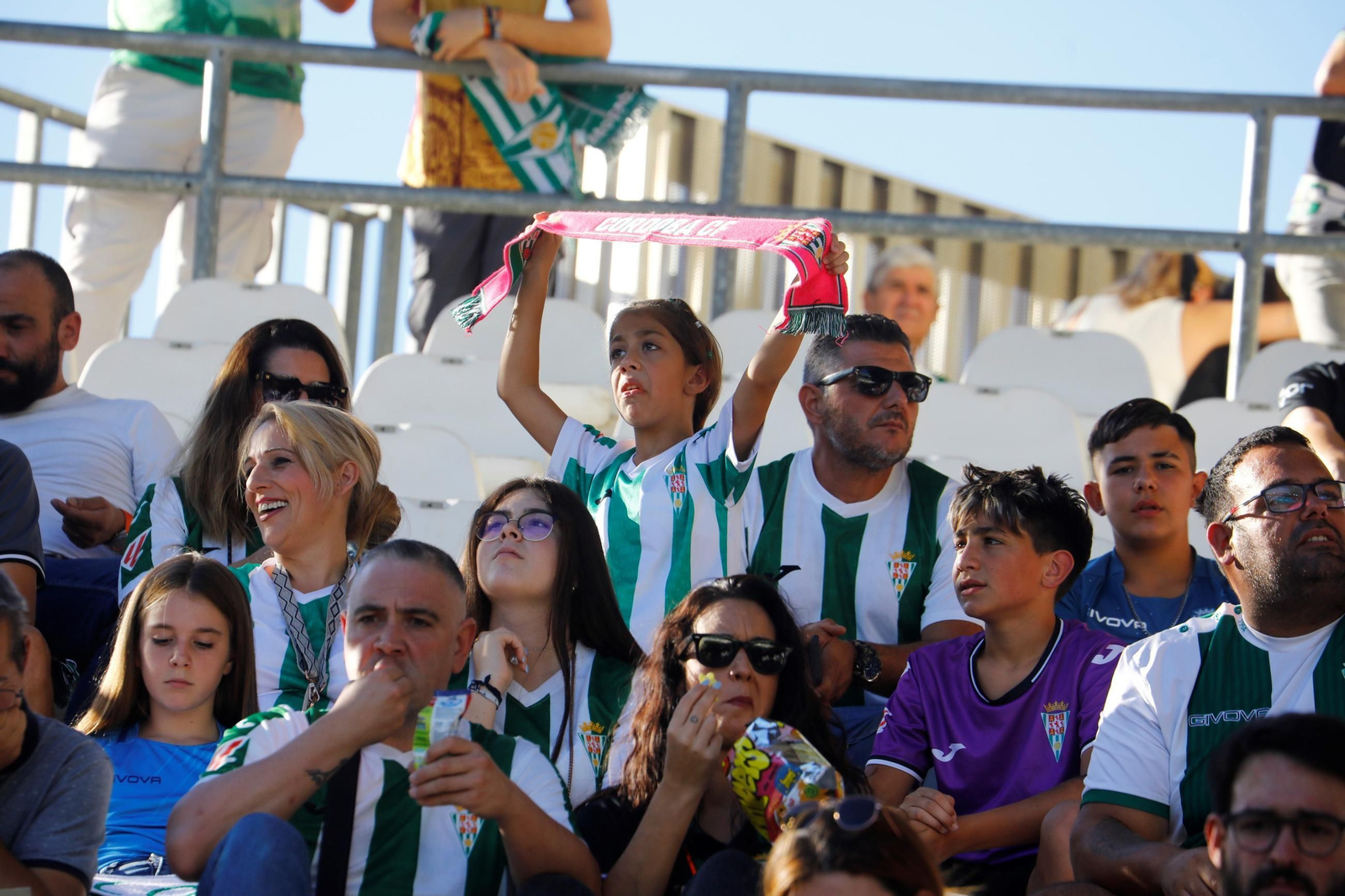 Las mejores fotos del ambiente en El Arcángel para el Córdoba CF - Racing de Ferrol