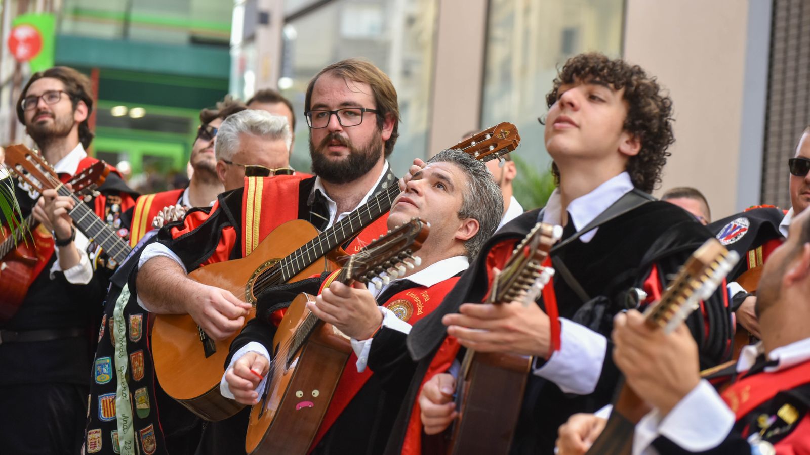 Fotos del pasacalles del X Certamen Internacional de Tunas Ciudad de Algeciras