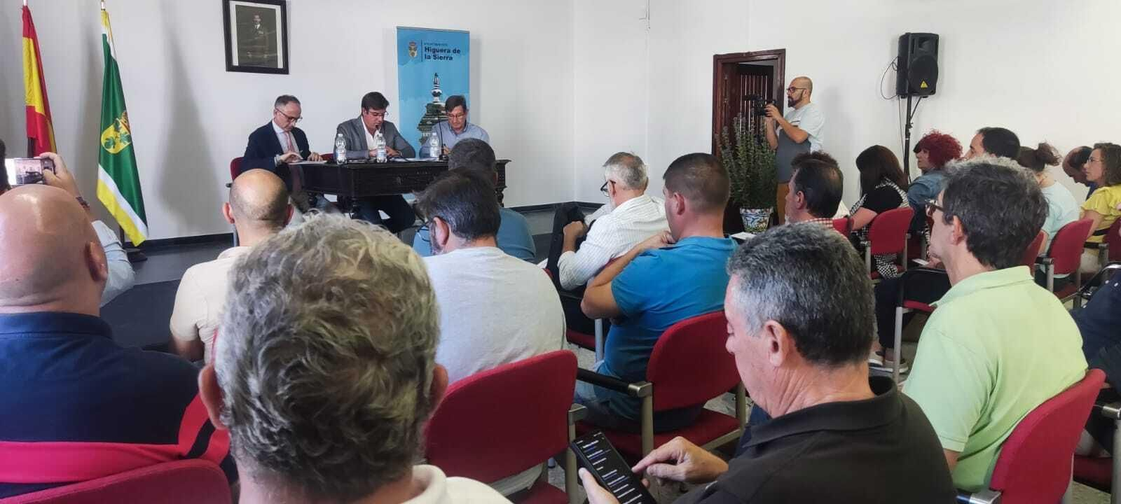 Un momento del Pleno de la Mancomunidad de Servicios de la Provincia de Huelva. Un momento del Pleno de la Mancomunidad de Servicios de la Provincia de Huelva.
