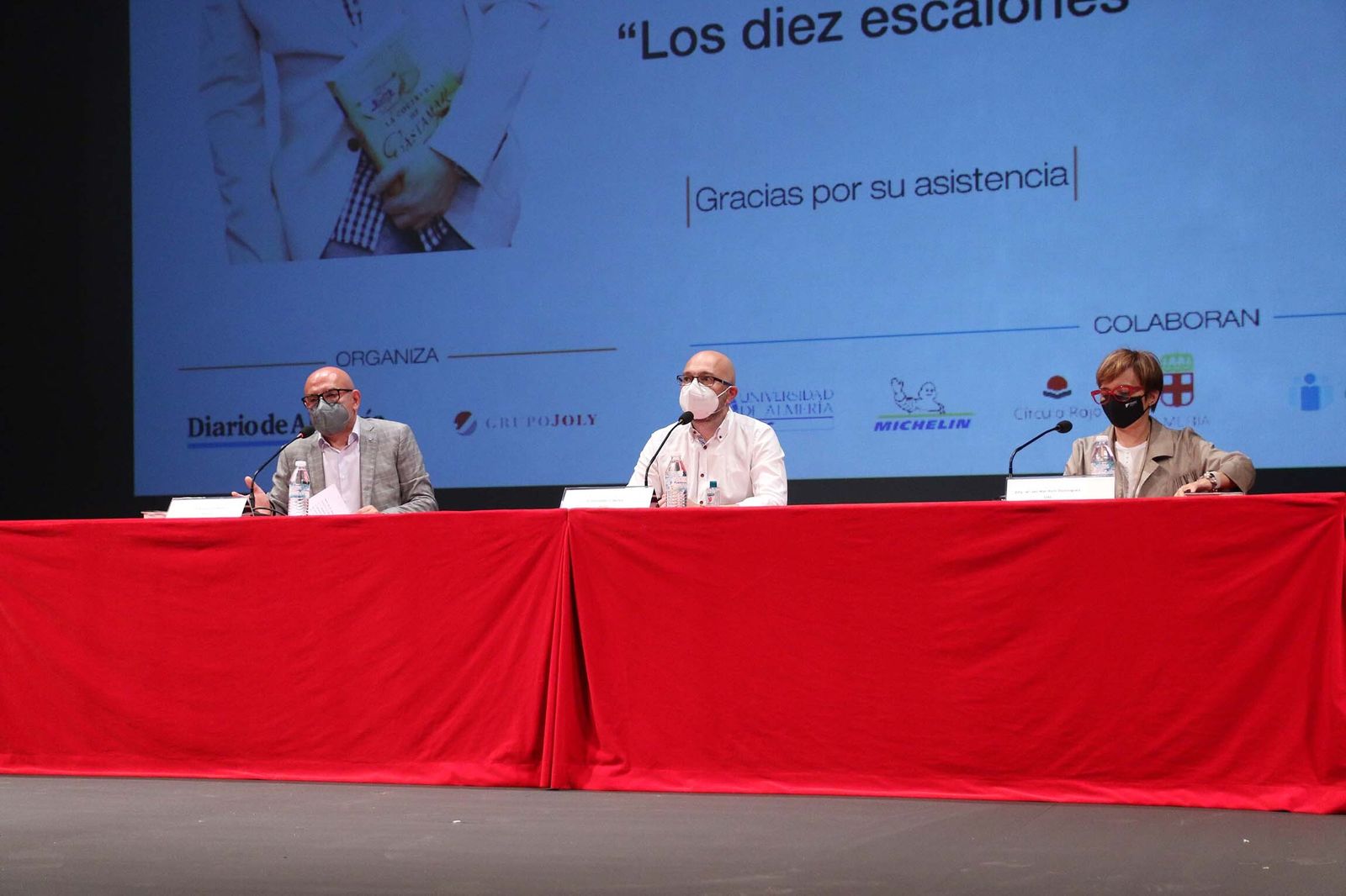 Fotogalería de Diario de los Libros, con Fernando J. Múñez y su obra 'Los diez escalones'