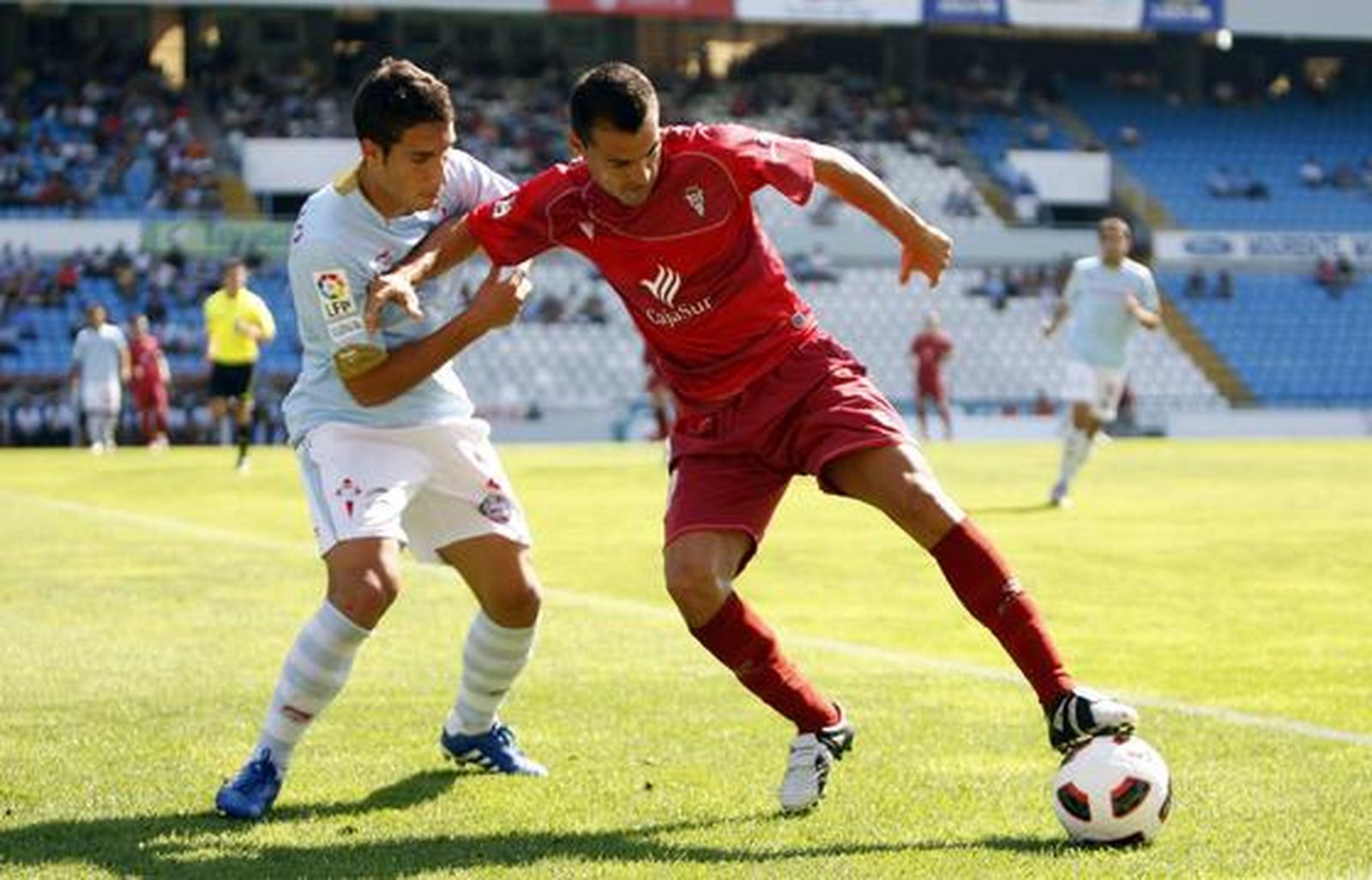 El Córdoba pierde ante el Celta de Vigo en Balaídos. / Marta G. Brea