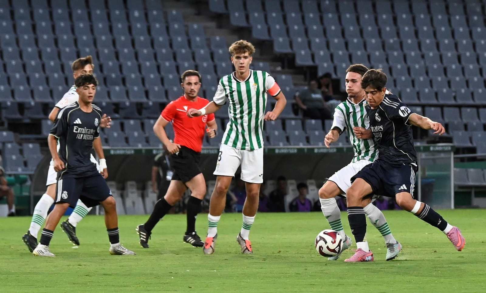 Las mejores fotos del ambiente en El Arcángel para el Córdoba CF - Real Madrid del Mundial de Clubes sub 18