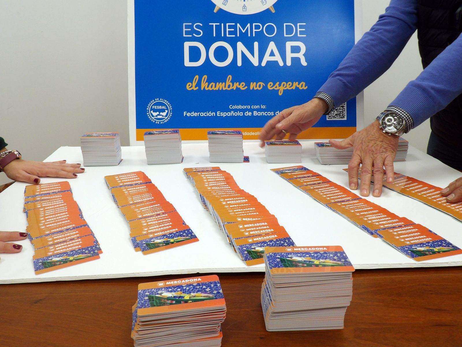 Recolecta de las tarjetas solidarias.