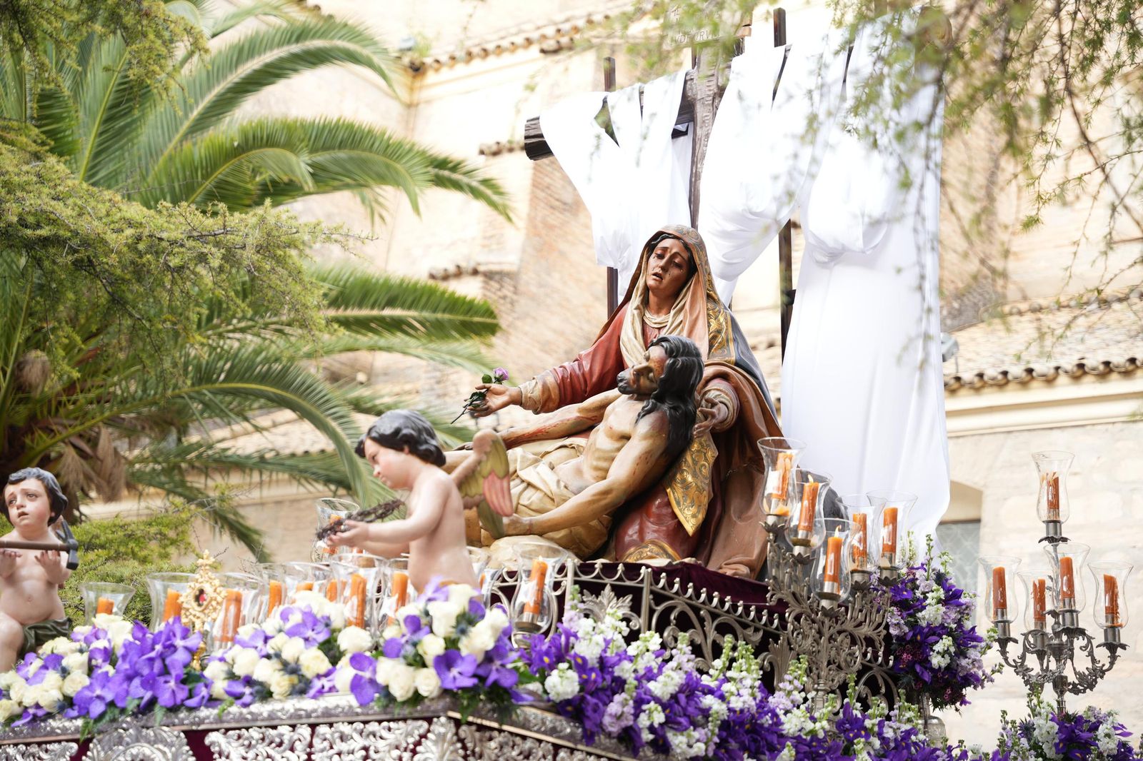 La procesión de Pasión en el Lunes Santo de Lucena
