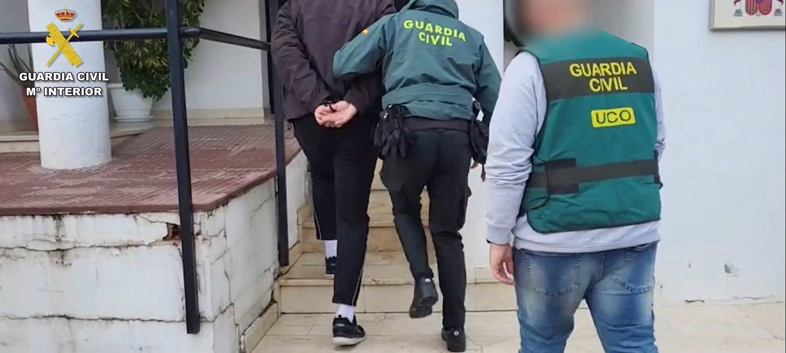 El empresario es conducido a dependencias de la Guardia Civil tras su detención el pasado 17 de abril por la desaparición del temporero en Villacarrillo. /Archivo.