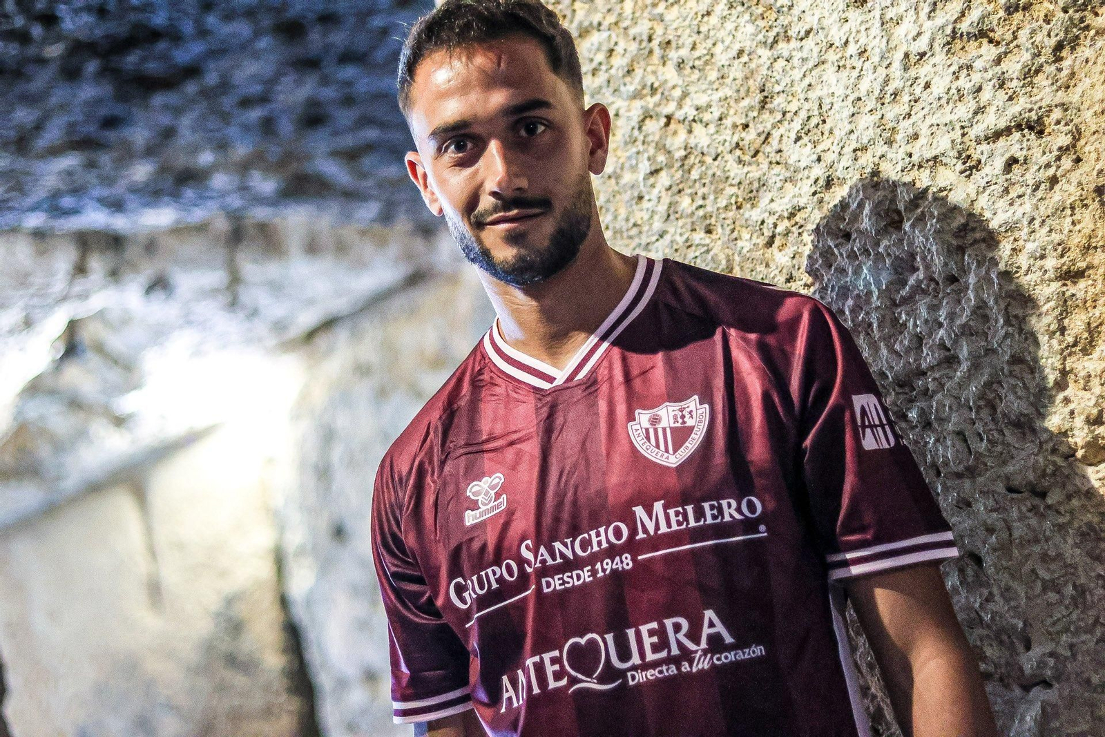 Así son las tres camisetas del Antequera