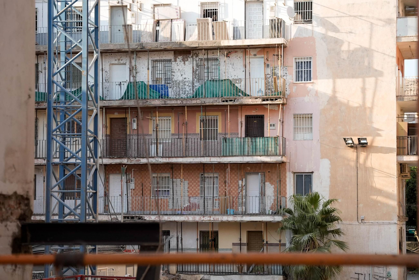 Las obras de rehabilitación en el edificio El Patio de Almería