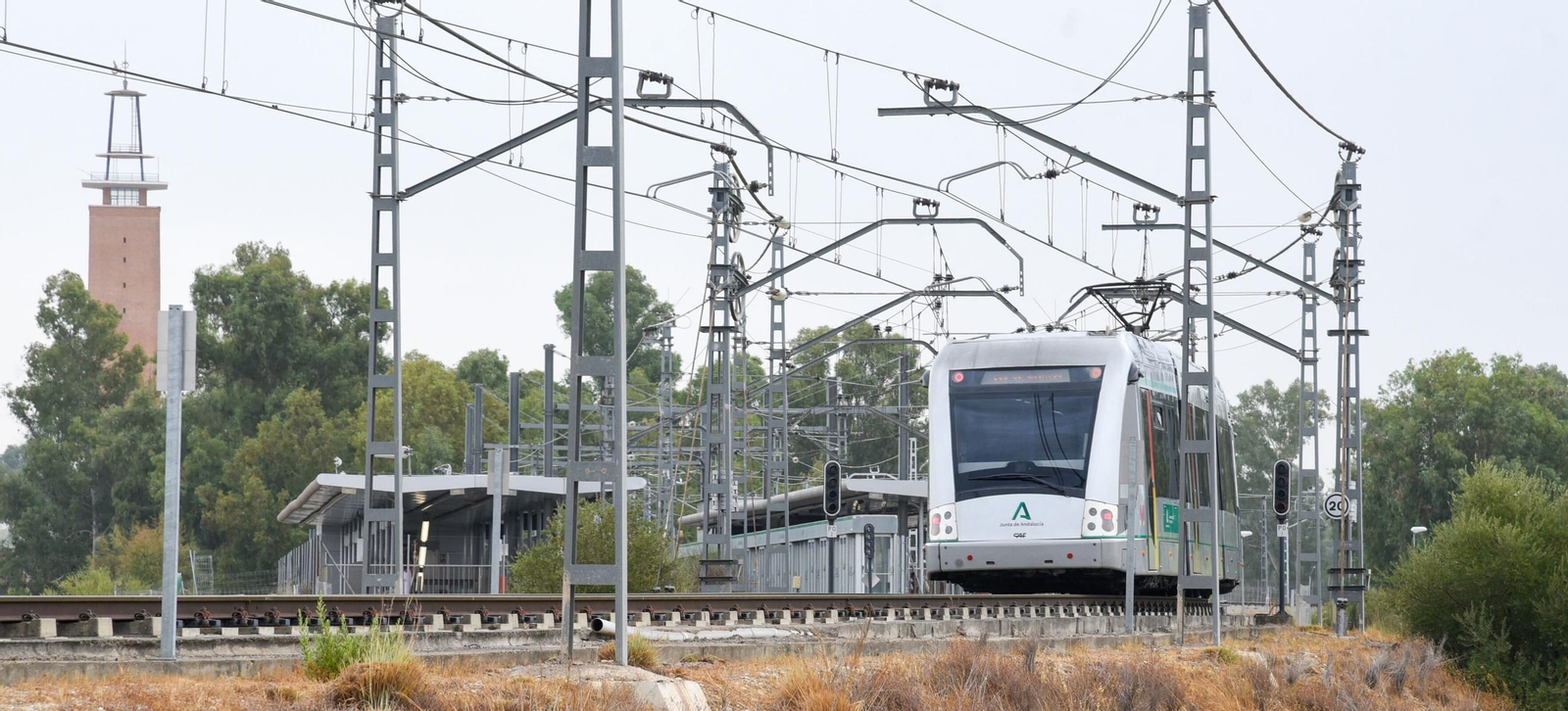 El servicio de Metro se interrumpió el martes por la rotura de un pantógrafo.