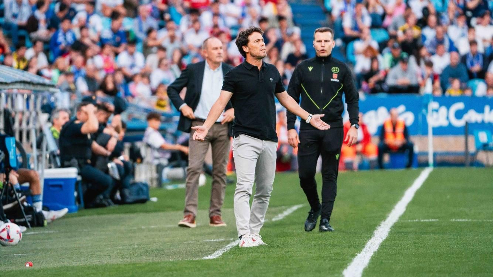 Rubi observa a los suyos en el duelo contra el Real Zaragoza.