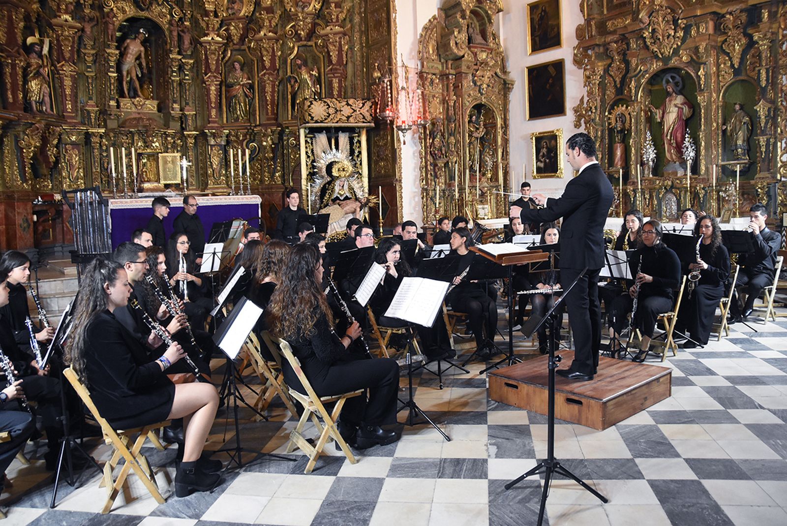 Matías Fernández dirige la banda.