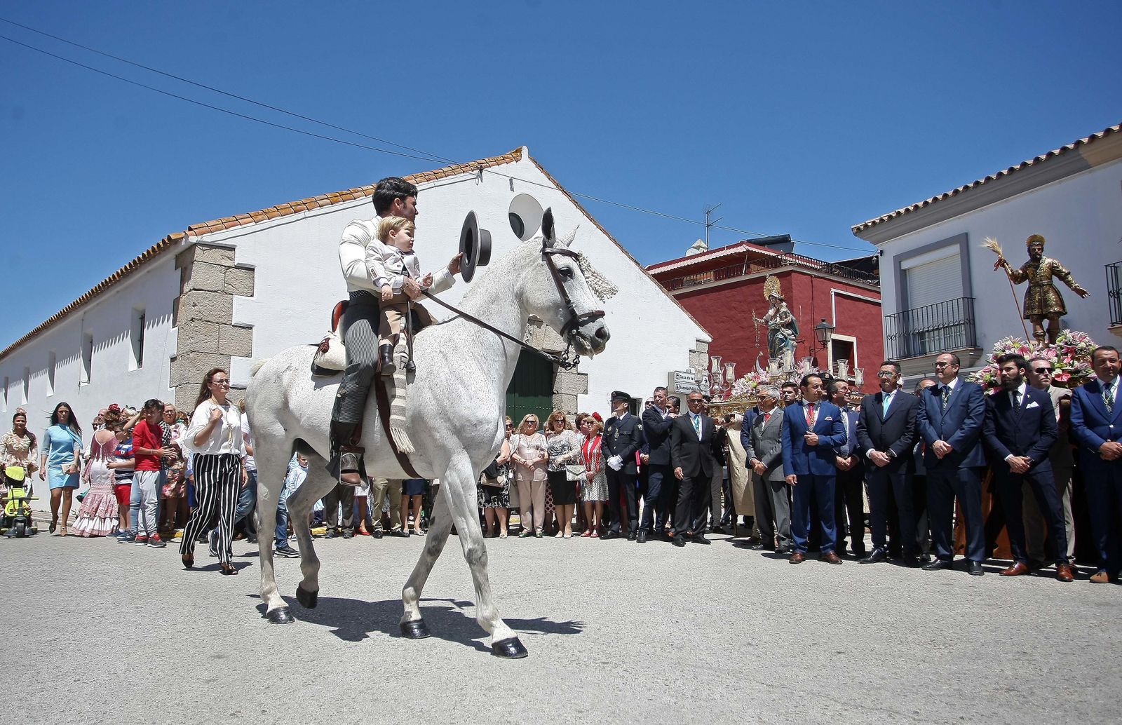Procesión de San Isidro Labrador y la Virgen del Rosario en Los Barrios