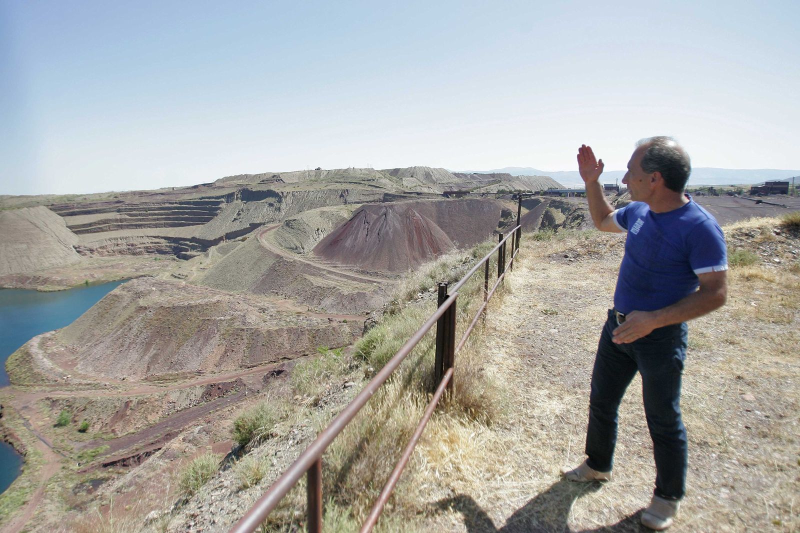 Las minas de Alquife están localizadas en la Comarca del Marquesado del Zenete en Granada.