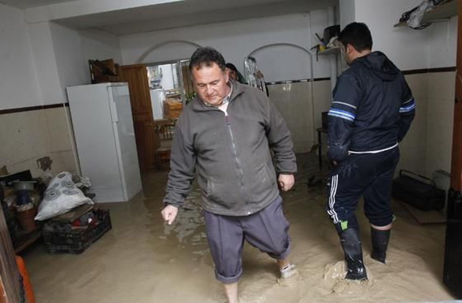 Los vecinos de Écija sufren por tercera vez en un mes las inundaciones en sus casas.

Foto: Antonio Pizarro