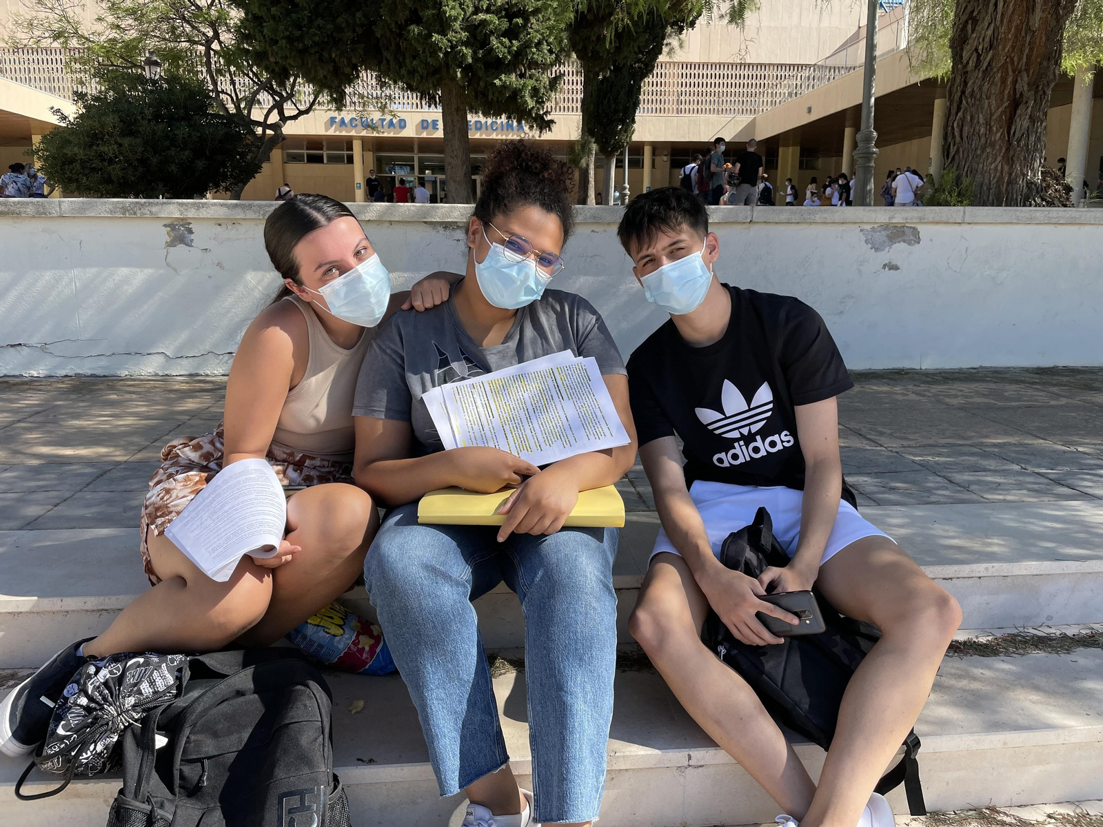 Carmen, Andrea y Juanlu tras el primer examen.