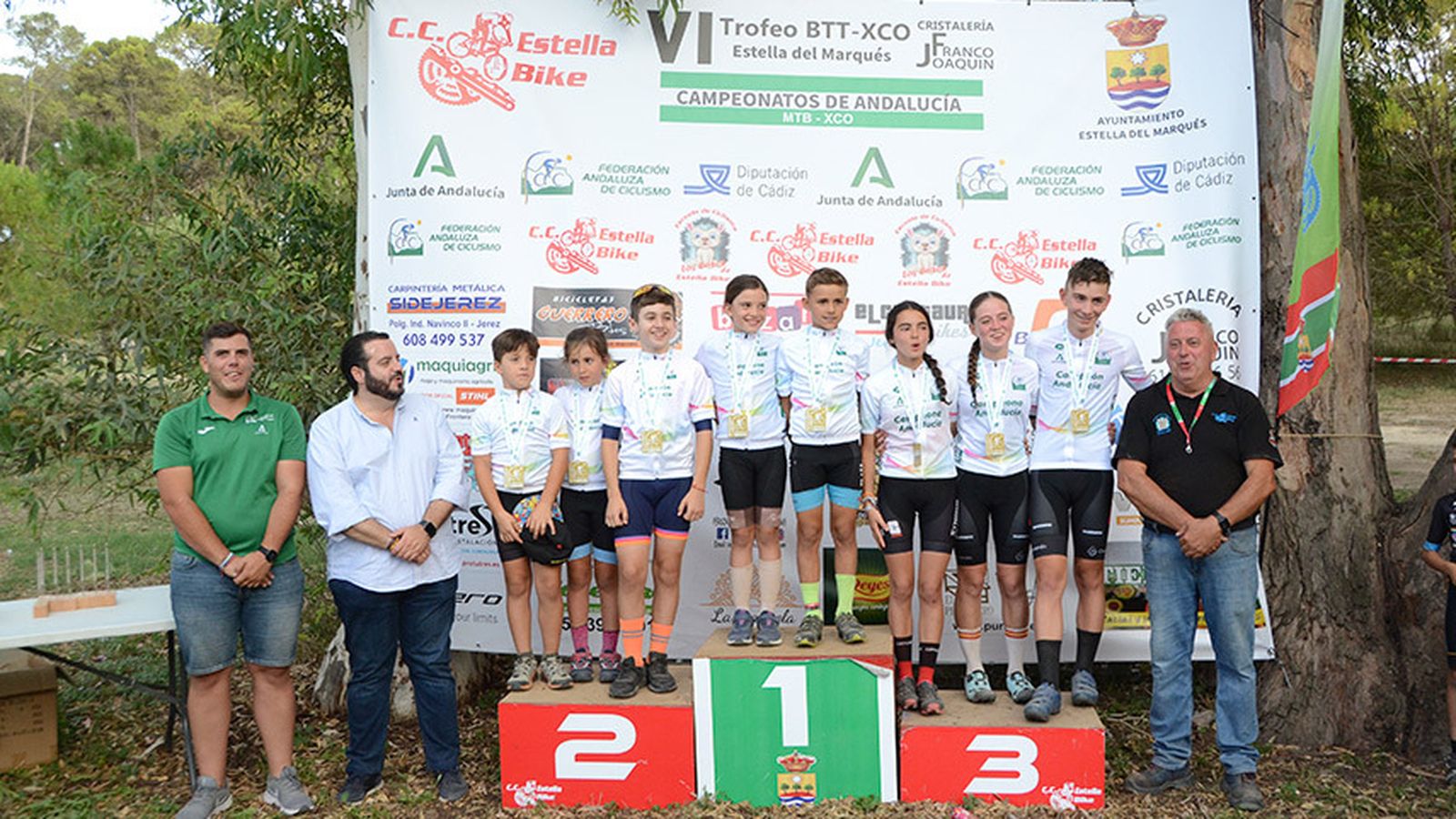 Los más pequeños disfrutaron en Estella en el podio y en la carrera.
