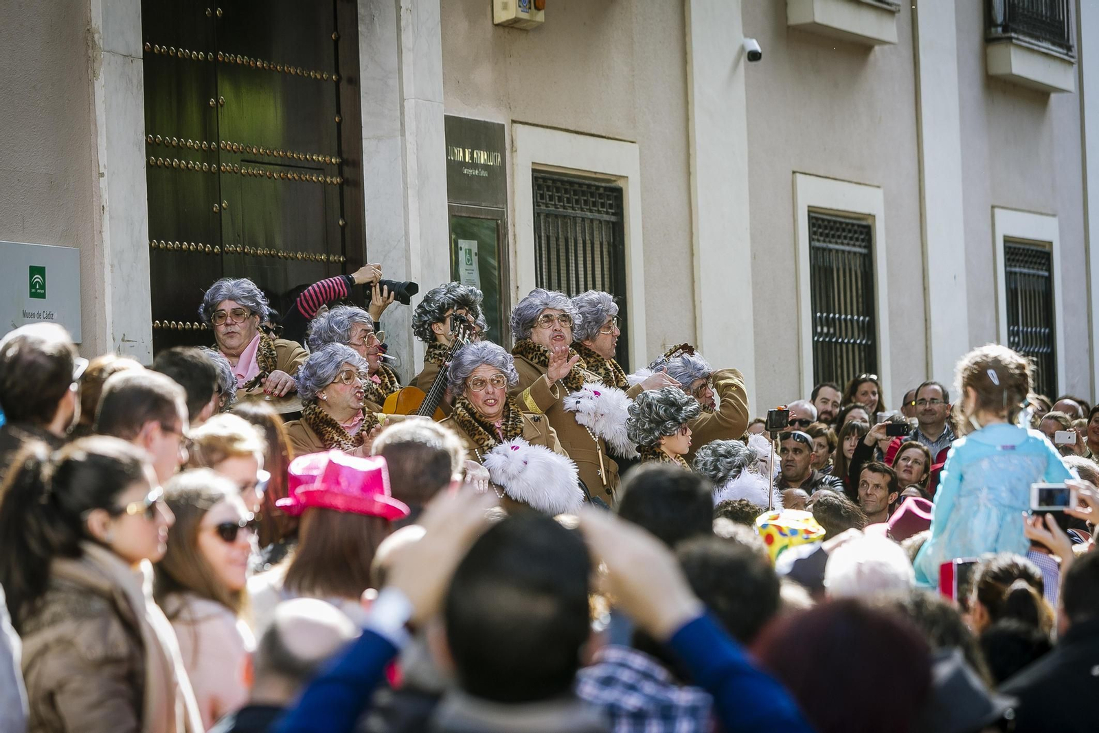La chirigota del Selu, en el Museo de Cádiz en la plaza Mina.