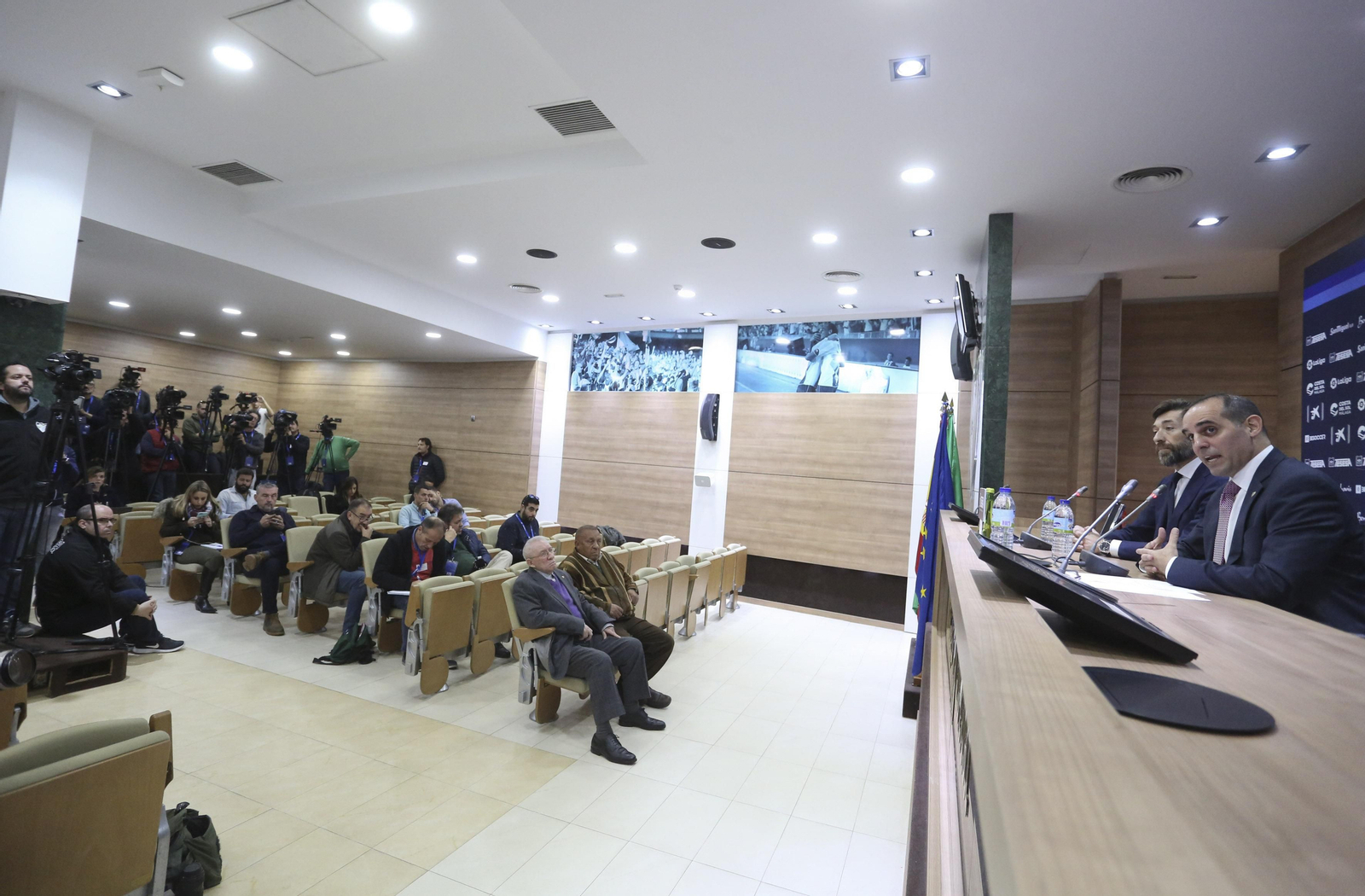 La rueda de prensa de Richard Shaheen, en fotos