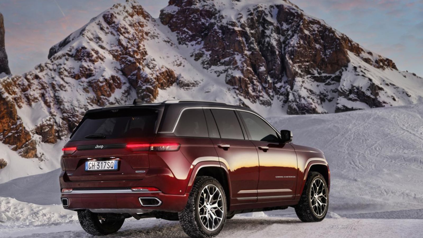 El buque insignia de Jeep presume de mantener las cualidades dinámicas fuera del asfalto de todos los modelos de la marca.