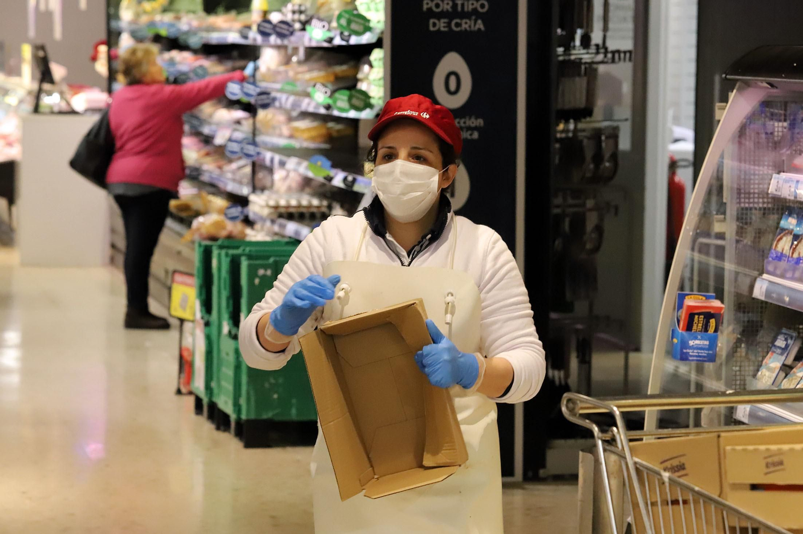 Imágenes de la situación y organización en los supermercados de Huelva